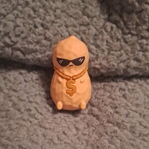 Smoko Peanut Familia Figurine